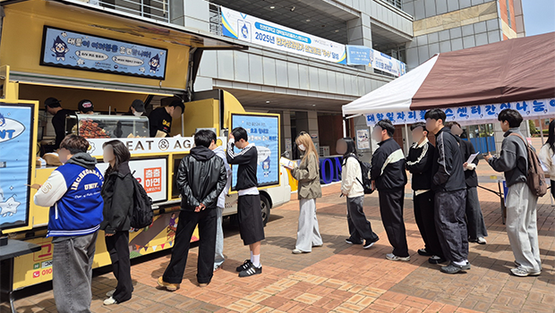 인천대학교, ‘2026 찾아가는 단과대학 서비스’ 중간고사 응원 캠페인(푸드트럭 이벤트) 성황리 개최 대표이미지